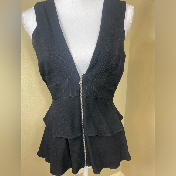 Trouve Tops - Trouvé size small sleeveless Plunge zippered top